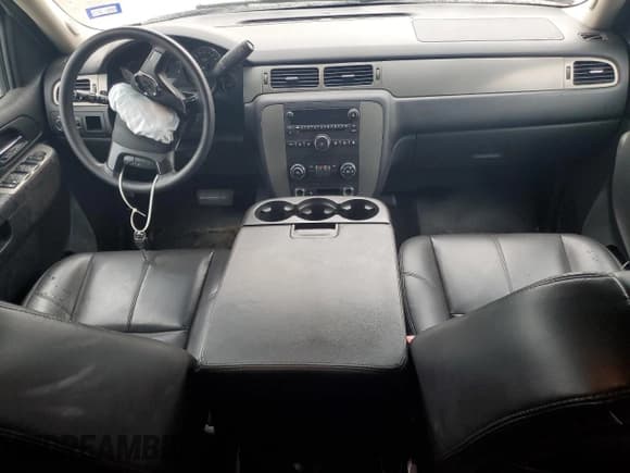 ✅ 2010 Chevrolet Suburban LS • VIN: 1GNUCHE08AR222189 • Lot: 48081244. Wystawiony na Copart z przebiegiem 201 258 mil. Bezpłatny archiwum sprzedaży aukcyjnych z USA i szczegółowy raport historii pojazdu na DreamBid. Zdjęcie 8.