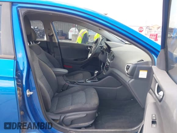 ✅ 2018 Hyundai Ioniq Blue • VIN: KMHC65LC9JU065210 • Lot: 42087460. Wystawiony na IAAI z przebiegiem 162 899 mil. Bezpłatny archiwum sprzedaży aukcyjnych z USA i szczegółowy raport historii pojazdu na DreamBid. Zdjęcie 5.