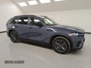 ✅ 2025 Mazda CX-70 Preferred • VIN: JM3KJBHD3S1117049 • Лот: 45181775. Опубликован ранее на Copart с пробегом 8 097 миль. Бесплатный доступ к архиву аукционных продаж из США и подробный отчёт об истории автомобиля на DreamBid. Изображение 4.