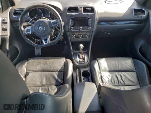 ✅ 2014 Volkswagen Golf GTI Wolfsburg Edition • VIN: WVWHD7AJ9EW011252 • Lot: 91837375. Wystawiony na Copart z przebiegiem 101 855 mil. Bezpłatny archiwum sprzedaży aukcyjnych z USA i szczegółowy raport historii pojazdu na DreamBid. Zdjęcie 8.