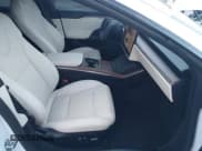 ✅ 2022 Tesla Model S • VIN: 5YJSA1E51NF471311 • Lot: 43680446. Wystawiony na IAAI z przebiegiem 58 632 mil. Bezpłatny archiwum sprzedaży aukcyjnych z USA i szczegółowy raport historii pojazdu na DreamBid. Zdjęcie 5.