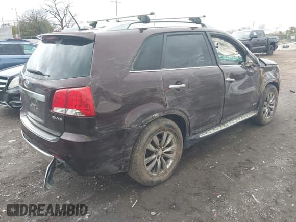✅ 2013 Kia Sorento SX • VIN: 5XYKWDA25DG374649 • Lot: 43557575. Listed on IAAI with 252,835 mi. Free auction sales archive from the USA and detailed vehicle history report at DreamBid. Image 4.