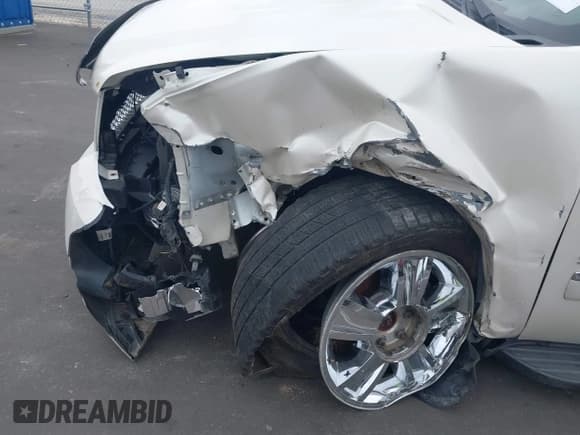 ✅ 2010 Chevrolet Suburban LTZ • VIN: 1GNUKKE35AR165749 • Lot: 43431739. Listed on IAAI with 221,583 mi. Free auction sales archive from the USA and detailed vehicle history report at DreamBid. Image 6.