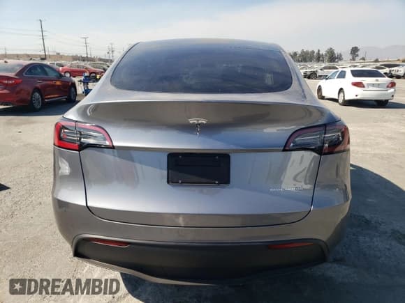 ✅ 2024 Tesla Model Y Long Range • VIN: 7SAYGAEE6RF131749 • Lot: 74548014. Wystawiony na Copart z przebiegiem 1 042 mil. Bezpłatny archiwum sprzedaży aukcyjnych z USA i szczegółowy raport historii pojazdu na DreamBid. Zdjęcie 6.