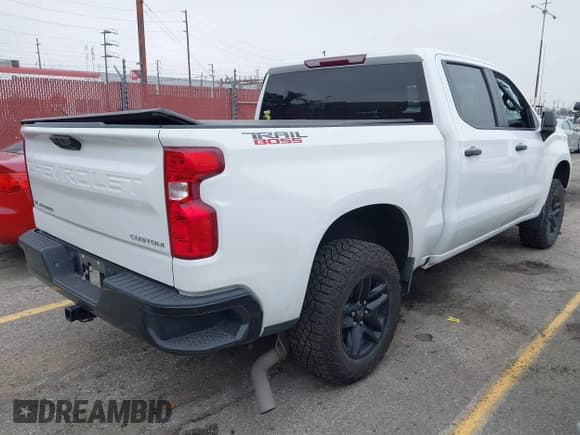 ✅ 2023 Chevrolet Silverado 1500 Custom Trail Boss • VIN: 3GCPDCEK7PG279547 • Lot: 41872652. Wystawiony na IAAI z przebiegiem 17 677 mil. Bezpłatny archiwum sprzedaży aukcyjnych z USA i szczegółowy raport historii pojazdu na DreamBid. Zdjęcie 4.