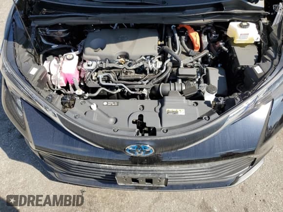 ✅ 2025 Toyota Sienna LE • VIN: 5TDBSKFC7SS197510 • Lot: 81297945. Listed on Copart with 7,806 mi. Free auction sales archive from the USA and detailed vehicle history report at DreamBid. Image 12.