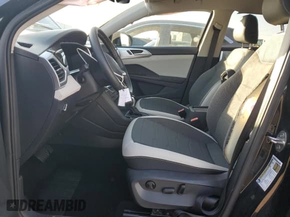 ✅ 2025 Volkswagen Taos SE • VIN: 3VVSC7B22SM044946 • Лот: 92532525. Опубликован ранее на Copart с пробегом 9 639 миль. Бесплатный доступ к архиву аукционных продаж из США и подробный отчёт об истории автомобиля на DreamBid. Изображение 7.