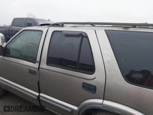 ✅ 2000 Chevrolet Blazer LT • VIN: 1GNDT13WXY2214421 • Lot: 41525220. Wystawiony na IAAI z przebiegiem Nie podano. Bezpłatny archiwum sprzedaży aukcyjnych z USA i szczegółowy raport historii pojazdu na DreamBid. Zdjęcie 6.