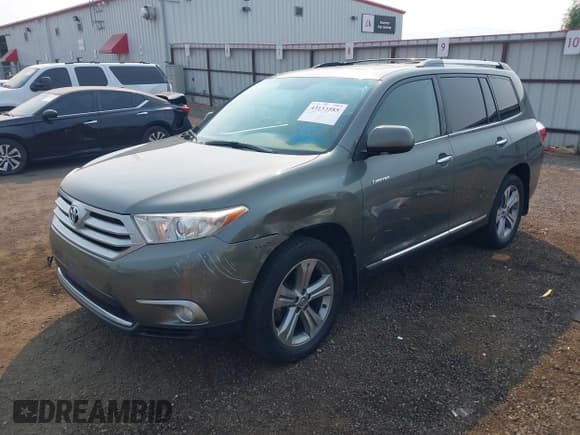 ✅ 2011 Toyota Highlander Limited • VIN: 5TDDK3EH5BS065406 • Lot: 43153585. Listed on IAAI with 218,493 mi. Free auction sales archive from the USA and detailed vehicle history report at DreamBid. Image 18.