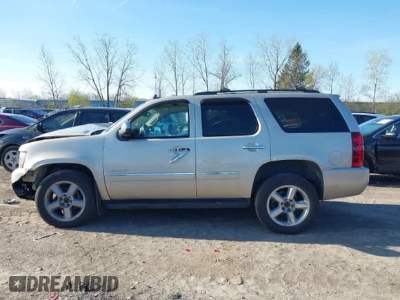 ✅ 2013 Chevrolet Tahoe LTZ • VIN: 1GNSKCE0XDR168217 • Lot: 42091999. Listed on IAAI with 230,633 mi. Free auction sales archive from the USA and detailed vehicle history report at DreamBid. Image 14.
