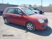 ✅ 2008 Kia Rondo LX • VIN: KNAFG526787125596 • Lot: 42750792. Wystawiony na IAAI z przebiegiem 230 782 mil. Bezpłatny archiwum sprzedaży aukcyjnych z USA i szczegółowy raport historii pojazdu na DreamBid. Zdjęcie 1.