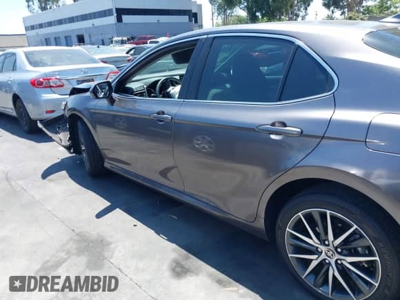 2022 Toyota Camry Hybrid XLE with VIN 4T1F31AK4NU571560, listed as a IAAI auction lot 42654973 with 10,810 mi miles and . Bid and sale history available at DreamBid. Image 14.