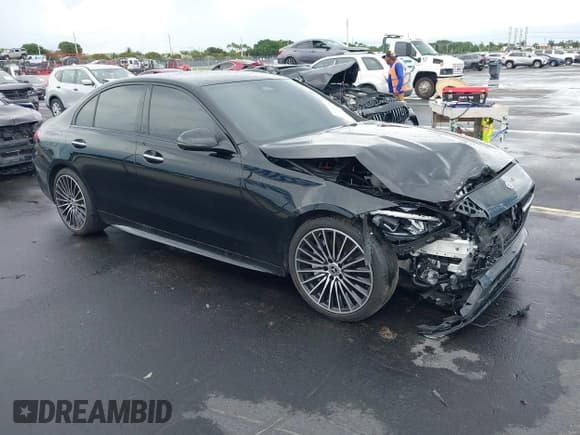 ✅ 2024 Mercedes-Benz C 300 • VIN: W1KAF4GB5RR200890 • Lot: 42708375. Wystawiony na IAAI z przebiegiem 9 338 mil. Bezpłatny archiwum sprzedaży aukcyjnych z USA i szczegółowy raport historii pojazdu na DreamBid. Zdjęcie 1.