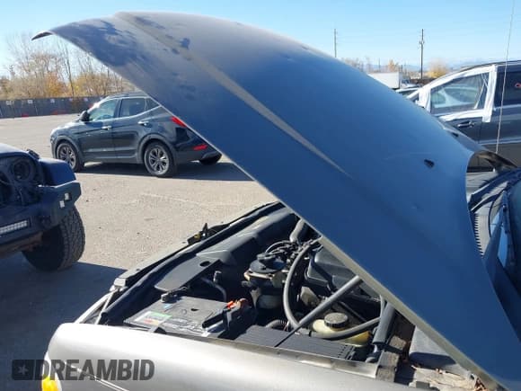 ✅ 2002 Ford Explorer XLT • VIN: 1FMZU73E32ZB38721 • Lot: 43713035. Wystawiony na IAAI z przebiegiem 258 974 mil. Bezpłatny archiwum sprzedaży aukcyjnych z USA i szczegółowy raport historii pojazdu na DreamBid. Zdjęcie 6.