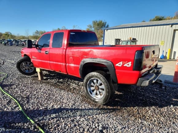 ✅ 2004 Chevrolet Silverado 2500HD LT • VIN: 1GCHK29154E111768 • Lot: 87251525. Wystawiony na Copart z przebiegiem 307 950 mil. Bezpłatny archiwum sprzedaży aukcyjnych z USA i szczegółowy raport historii pojazdu na DreamBid. Zdjęcie 2.