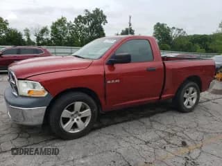 ✅ 2010 Dodge 1500 ST • VIN: 3D7JB1EK9AG101569 • Lot: 57350955. Wystawiony na Copart z przebiegiem 222 491 mil. Bezpłatny archiwum sprzedaży aukcyjnych z USA i szczegółowy raport historii pojazdu na DreamBid. Zdjęcie 1.