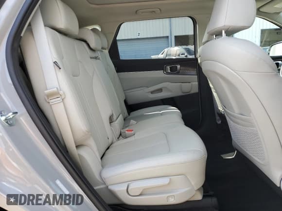 ✅ 2025 Kia Sorento S • VIN: 5XYRL4JC4SG338089 • Lot: 81413795. Listed on Copart with 10,151 mi. Free auction sales archive from the USA and detailed vehicle history report at DreamBid. Image 11.