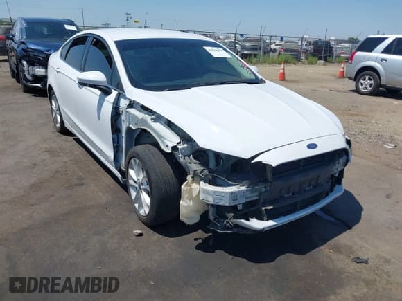 ✅ 2020 Ford Fusion SE • VIN: 3FA6P0LU2LR214390 • Lot: 42920076. Listed on IAAI with 131,715 mi. Free auction sales archive from the USA and detailed vehicle history report at DreamBid. Image 1.