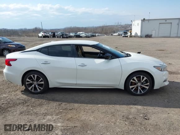 ✅ 2017 Nissan Maxima SV • VIN: 1N4AA6AP7HC383385 • Lot: 41850227. Wystawiony na IAAI z przebiegiem 127 191 mil. Bezpłatny archiwum sprzedaży aukcyjnych z USA i szczegółowy raport historii pojazdu na DreamBid. Zdjęcie 12.