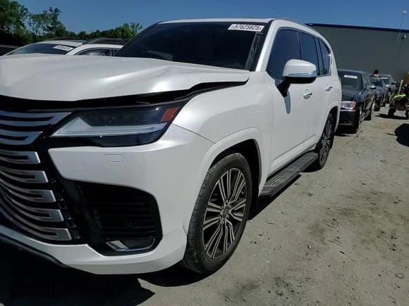 ✅ 2023 Lexus LX 600 Luxury • VIN: JTJGB7CX0P4030299 • Lot: 57625825. Wystawiony na Copart z przebiegiem 21 961 mil. Bezpłatny archiwum sprzedaży aukcyjnych z USA i szczegółowy raport historii pojazdu na DreamBid. Zdjęcie 14.