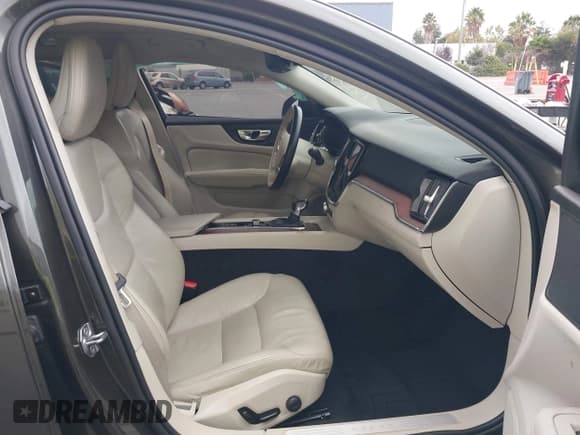 ✅ 2021 Volvo S60 Momentum • VIN: 7JR102FK5MG096604 • Lot: 43337481. Listed on IAAI with 77,100 mi. Free auction sales archive from the USA and detailed vehicle history report at DreamBid. Image 5.