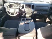 ✅ 2021 Chevrolet Silverado 1500 Custom Trail Boss • VIN: 3GCPYCEF2MG396469 • Lot: 86139985. Wystawiony na Copart z przebiegiem 47 430 mil. Bezpłatny archiwum sprzedaży aukcyjnych z USA i szczegółowy raport historii pojazdu na DreamBid. Zdjęcie 8.