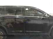 ✅ 2019 Toyota Highlander LE • VIN: 5TDBZRFH3KS933004 • Lot: 42708909. Wystawiony na IAAI z przebiegiem Nie podano. Bezpłatny archiwum sprzedaży aukcyjnych z USA i szczegółowy raport historii pojazdu na DreamBid. Zdjęcie 14.