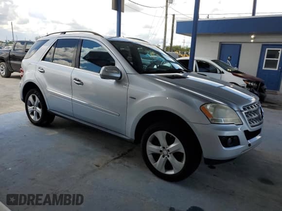 ✅ 2010 Mercedes-Benz M 350 • VIN: 4JGBB2FB5AA581641 • Lot: 70282745. Listed on Copart with 84,029 mi. Free auction sales archive from the USA and detailed vehicle history report at DreamBid. Image 4.