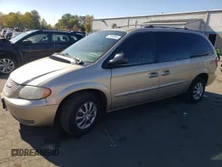✅ 2003 Chrysler Town & Country • VIN: 2C4GP24383R244967 • Lot: 76830064. Wystawiony na Copart z przebiegiem Nie podano. Bezpłatny archiwum sprzedaży aukcyjnych z USA i szczegółowy raport historii pojazdu na DreamBid. Zdjęcie 1.