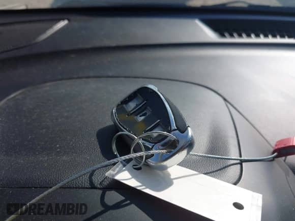 2018 Chevrolet Equinox LT with VIN 3GNAXJEV3JL107596, listed as a IAAI auction lot 43350614 with 105,715 mi miles and . Bid and sale history available at DreamBid. Image 11.