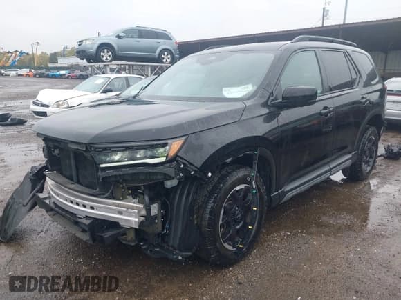 ✅ 2025 Honda Pilot TrailSport • VIN: 5FNYG1H63SB005131 • Lot: 43516849. Listed on IAAI with 26,789 mi. Free auction sales archive from the USA and detailed vehicle history report at DreamBid. Image 18.