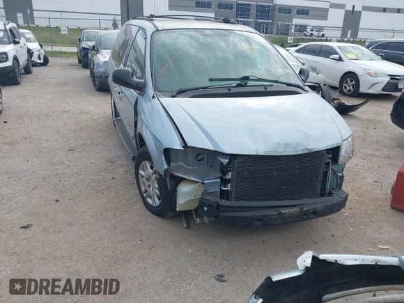 ✅ 2005 Dodge Caravan SE • VIN: 2D4GP24RX5R142161 • Lot: 43472753. Wystawiony na IAAI z przebiegiem 70 628 mil. Bezpłatny archiwum sprzedaży aukcyjnych z USA i szczegółowy raport historii pojazdu na DreamBid. Zdjęcie 1.