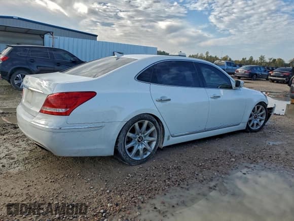 ✅ 2013 Hyundai Equus Signature • VIN: KMHGH4JH8DU065417 • Lot: 95736695. Listed on Copart with 75,922 mi. Free auction sales archive from the USA and detailed vehicle history report at DreamBid. Image 3.