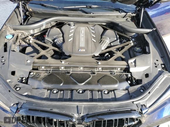 ✅ 2022 BMW X6 M • VIN: 5YMCY0C09N9M81717 • Lot: 82567543. Wystawiony na Copart z przebiegiem Nie podano. Bezpłatny archiwum sprzedaży aukcyjnych z USA i szczegółowy raport historii pojazdu na DreamBid. Zdjęcie 13.