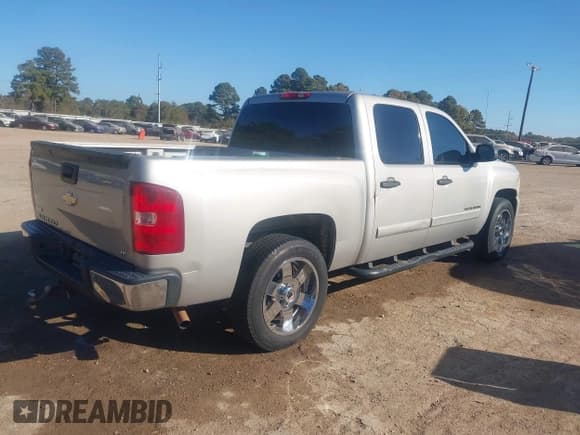 ✅ 2007 Chevrolet Silverado 1500 1LT • VIN: 2GCEC13J871688674 • Lot: 43707213. Wystawiony na IAAI z przebiegiem 293 504 mil. Bezpłatny archiwum sprzedaży aukcyjnych z USA i szczegółowy raport historii pojazdu na DreamBid. Zdjęcie 4.