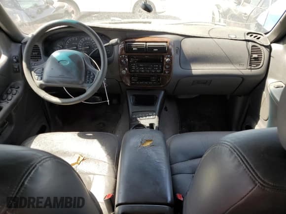 ✅ 2001 Ford Explorer • VIN: 1FMZU75E91UB05506 • Lot: 58848015. Wystawiony na Copart z przebiegiem 129 236 mil. Bezpłatny archiwum sprzedaży aukcyjnych z USA i szczegółowy raport historii pojazdu na DreamBid. Zdjęcie 8.