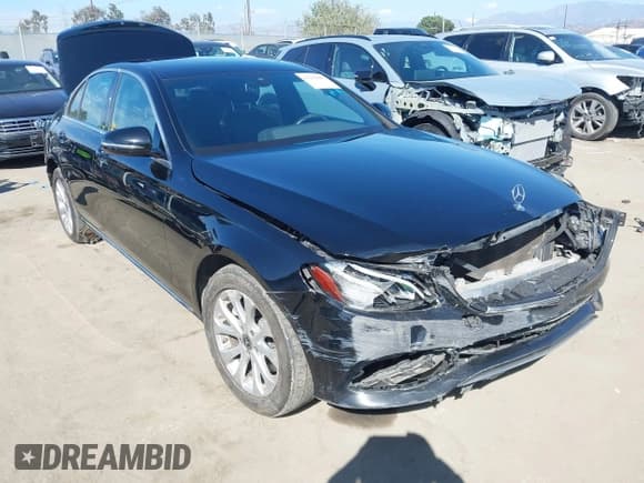 ✅ 2019 Mercedes-Benz E 300 • VIN: WDDZF4JB9KA587783 • Лот: 43296085. Опубликован ранее на IAAI с пробегом 103 739 миль. Бесплатный доступ к архиву аукционных продаж из США и подробный отчёт об истории автомобиля на DreamBid. Изображение 1.