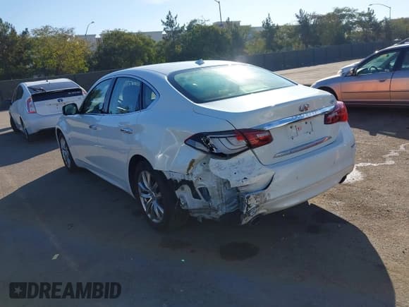 ✅ 2019 Infiniti Q70 Luxe • VIN: JN1BY1AP4KM505394 • Lot: 43734380. Listed on IAAI with 79,162 mi. Free auction sales archive from the USA and detailed vehicle history report at DreamBid. Image 3.