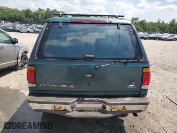 ✅ 1996 Ford Explorer XLT • VIN: 1FMDU35P1TUD46712 • Lot: 59589554. Listed on Copart with 49,542 mi. Free auction sales archive from the USA and detailed vehicle history report at DreamBid. Image 6.
