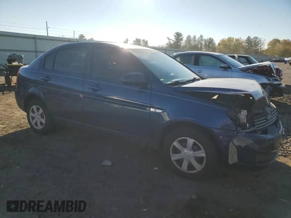 2007 Hyundai Accent GLS z VIN KMHCN46C97U087015, wystawiony jako Copart lot #90054475 z przebiegiem 108 428 mil mil oraz Szkoda całkowita • Salvage title. Historia ofert i sprzedaży dostępna na DreamBid. Obrazek 4.