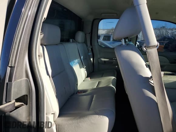 ✅ 2010 GMC Sierra 1500 • VIN: 1GTYKWE25AZ287603 • Lot: 79926284. Wystawiony na Copart z przebiegiem 122 683 mil. Bezpłatny archiwum sprzedaży aukcyjnych z USA i szczegółowy raport historii pojazdu na DreamBid. Zdjęcie 10.