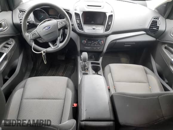 2018 Ford Escape SE z VIN 1FMCU9GD7JUA05961, wystawiony jako Copart lot #82458805 z przebiegiem Nie podano mil oraz Czysty tytuł • Clean title. Historia ofert i sprzedaży dostępna na DreamBid. Obrazek 8.