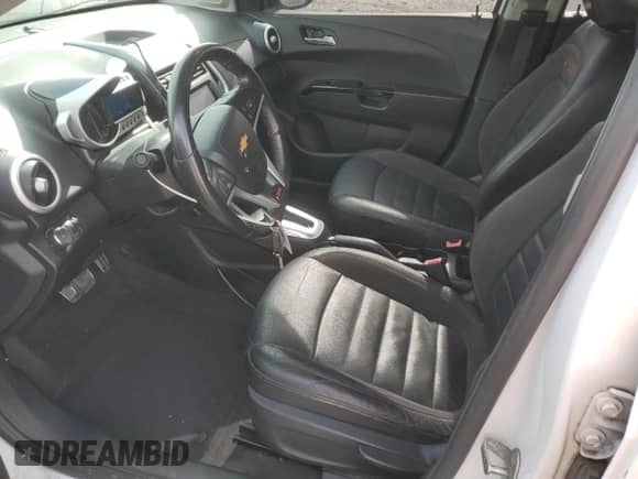 2013 Chevrolet Sonic RS z VIN 1G1JG6SB4D4231976, wystawiony jako Copart lot #50003445 z przebiegiem 78 586 mil mil oraz Szkoda całkowita • Salvage title. Historia ofert i sprzedaży dostępna na DreamBid. Obrazek 7.