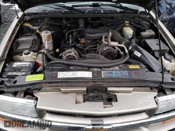 ✅ 2002 Chevrolet Blazer LS • VIN: 1GNCT18W62K150177 • Lot: 39455153. Wystawiony na Copart z przebiegiem 160 281 mil. Bezpłatny archiwum sprzedaży aukcyjnych z USA i szczegółowy raport historii pojazdu na DreamBid. Zdjęcie 11.