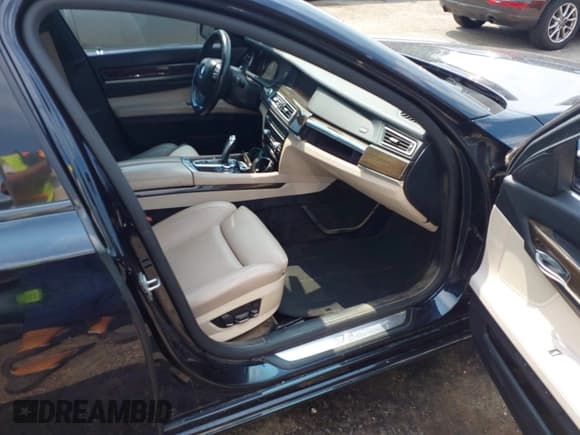 ✅ 2011 BMW 7 Series 750Li xDrive • VIN: WBAKC8C56BC434363 • Lot: 42937217. Listed on IAAI with 115,263 mi. Free auction sales archive from the USA and detailed vehicle history report at DreamBid. Image 5.