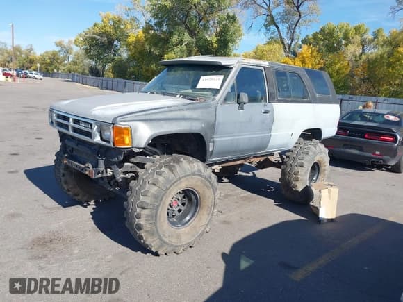 ✅ 1987 Toyota 4Runner • VIN: JT4RN62D4H0151012 • Lot: 43525525. Listed on IAAI with 209,842 mi. Free auction sales archive from the USA and detailed vehicle history report at DreamBid. Image 2.