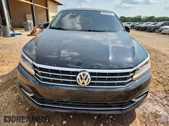 ✅ 2018 Volkswagen Passat SE • VIN: 1VWBA7A39JC010899 • Lot: 80434705. Wystawiony na Copart z przebiegiem 127 150 mil. Bezpłatny archiwum sprzedaży aukcyjnych z USA i szczegółowy raport historii pojazdu na DreamBid. Zdjęcie 5.