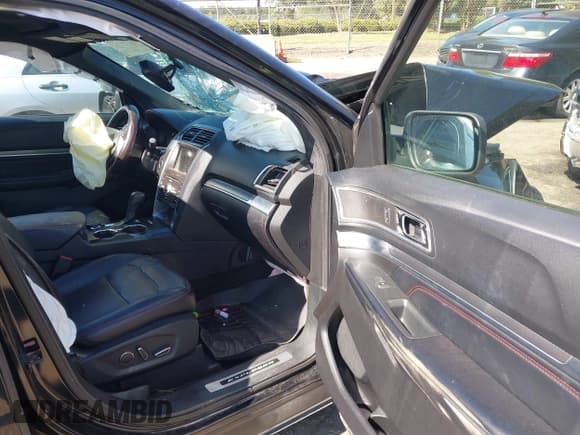 ✅ 2017 Ford Explorer Sport • VIN: 1FM5K8GT1HGD23504 • Lot: 43238339. Wystawiony na IAAI z przebiegiem Nie podano. Bezpłatny archiwum sprzedaży aukcyjnych z USA i szczegółowy raport historii pojazdu na DreamBid. Zdjęcie 5.