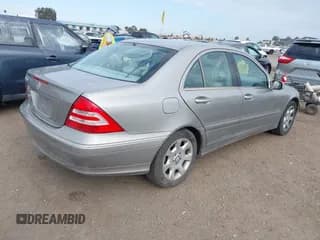 ✅ 2005 Mercedes-Benz C 240 • VIN: WDBRF61J15A789470 • Lot: 43127691. Wystawiony na IAAI z przebiegiem 195 904 mil. Bezpłatny archiwum sprzedaży aukcyjnych z USA i szczegółowy raport historii pojazdu na DreamBid. Zdjęcie 4.