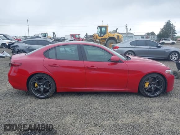 ✅ 2018 Alfa Romeo Giulia Ti • VIN: ZARFAECN4J7594201 • Лот: 41969669. Опубликован ранее на IAAI с пробегом 64 993 миль. Бесплатный доступ к архиву аукционных продаж из США и подробный отчёт об истории автомобиля на DreamBid. Изображение 14.